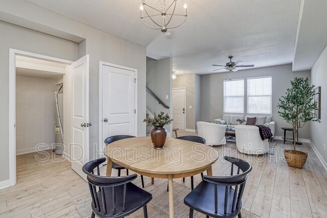 Building Photo - 27318 E Oak Vw Dr