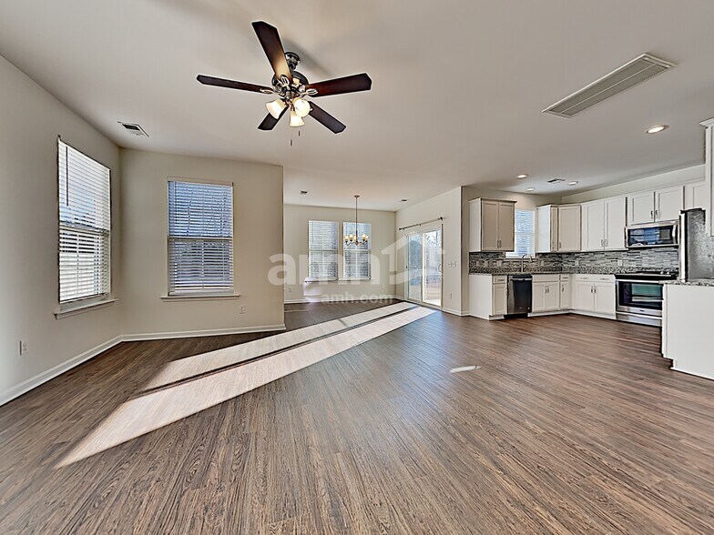 Building Photo - 1506 SanBorll Landing Dr