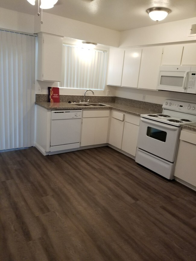 Building Photo - Meadowbrook Apartments