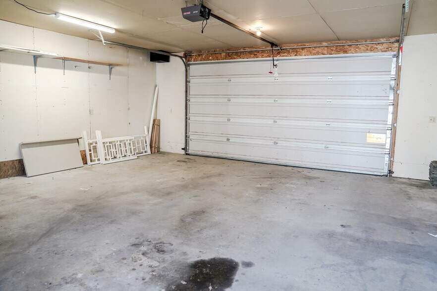 double car heated garage - 525 8th Ave W