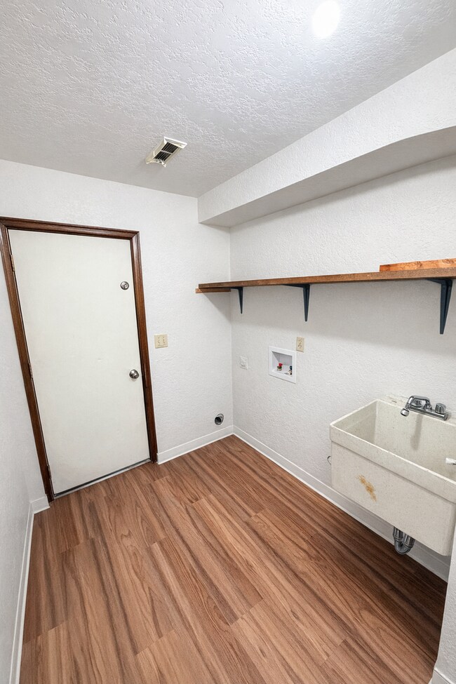 Building Photo - 9911 N Indian Trail Rd