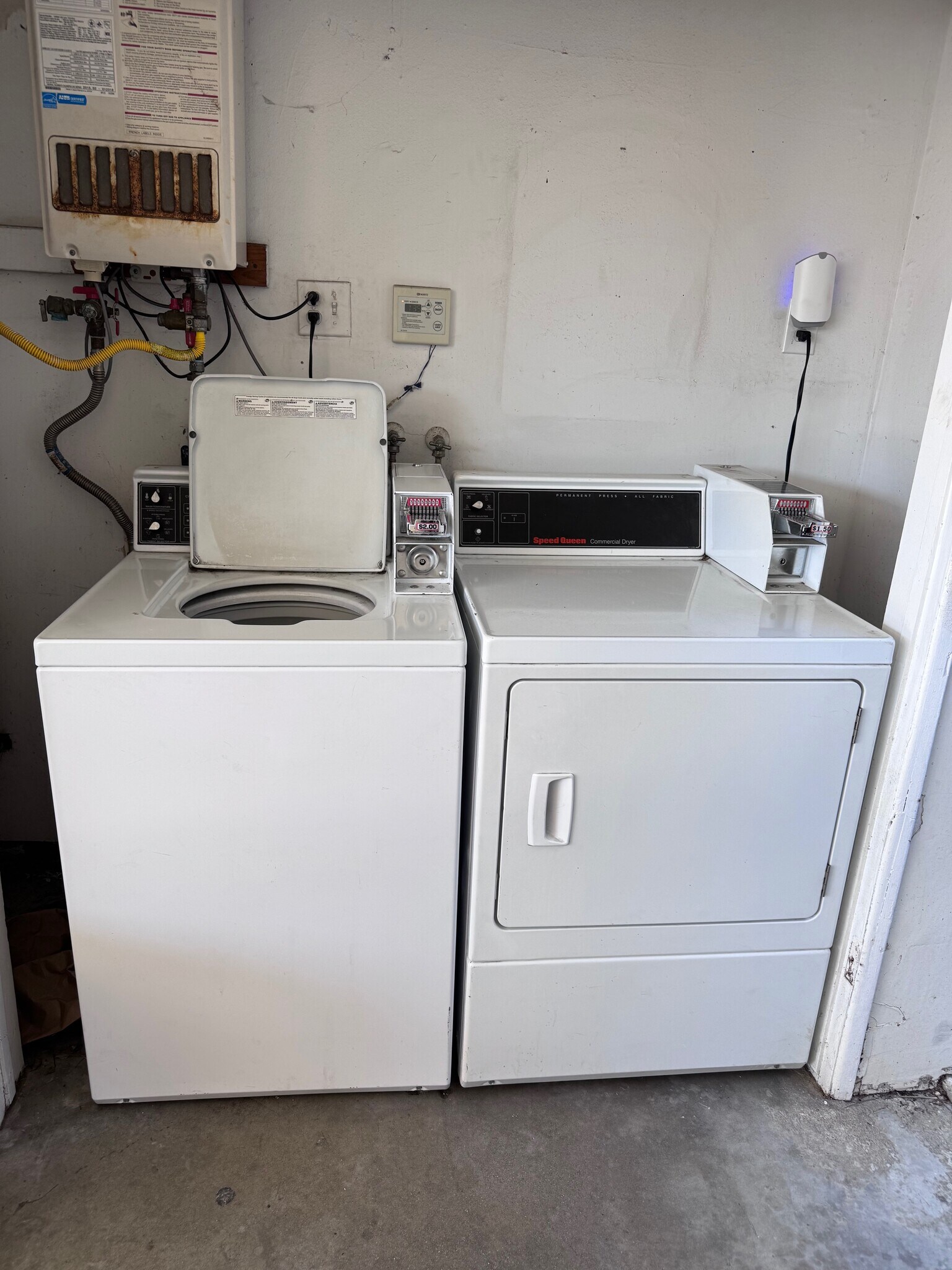 Building Photo - 281 S Evergreen Dr