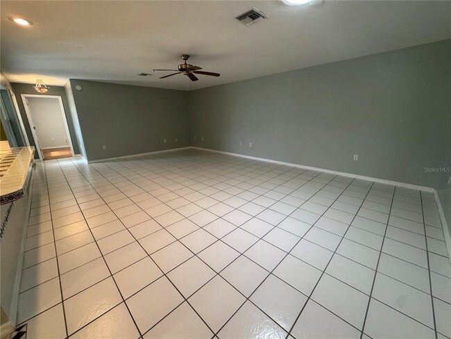 Building Photo - 1107 Hazelnut Dr