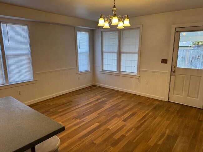 Building Photo - Beautiful 4-Bedroom Home on a Private, Treed Lot in North Ellensburg