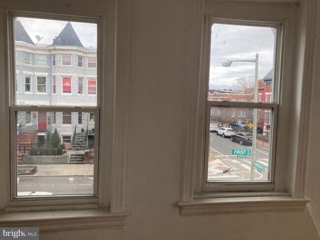 Building Photo - 1720 1st St NW