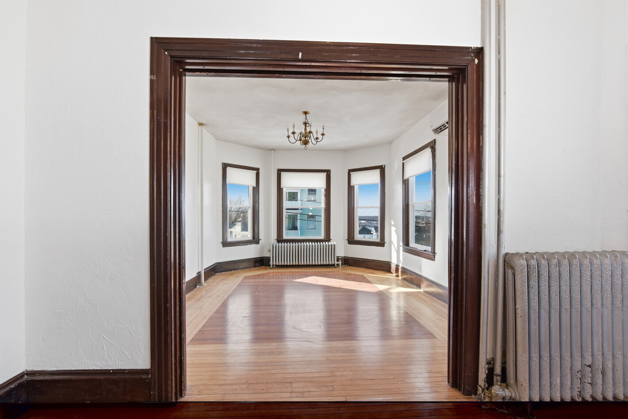 Building Photo - 341 Belmont St