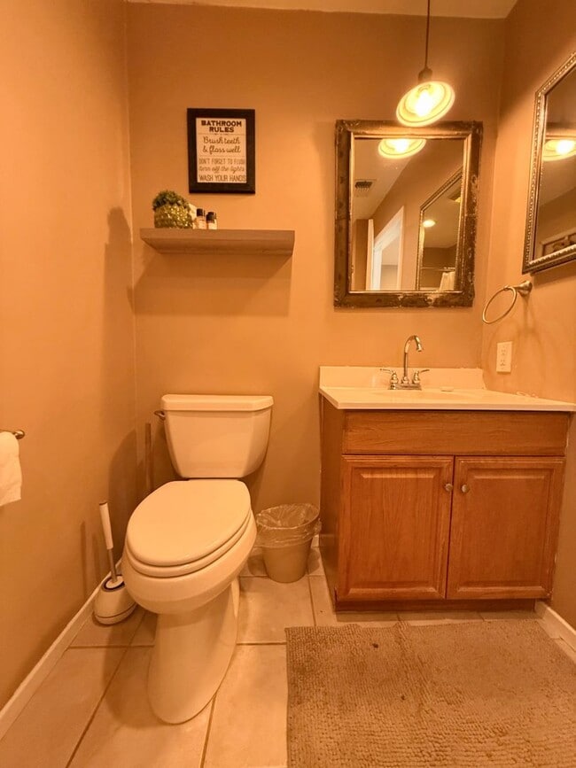 Building Photo - Charming 1 Bed 1 Bath Studio Available 6/1/26!!