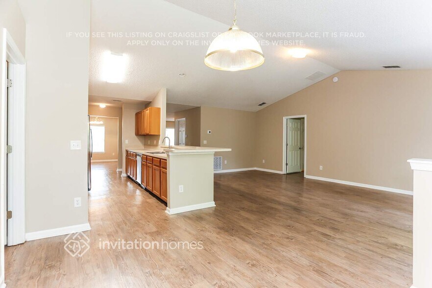 Building Photo - 10939 Apple Blossom Trail E