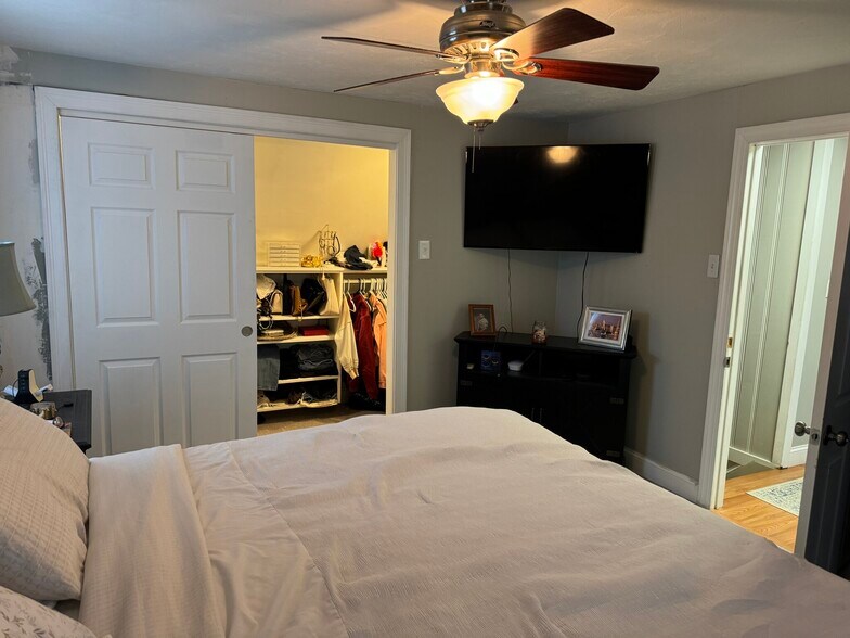 Building Photo - 23 Tiverton Pky