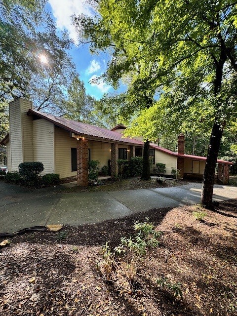 Building Photo - Beautiful 4 bed -2.5 Bath in South Charlotte