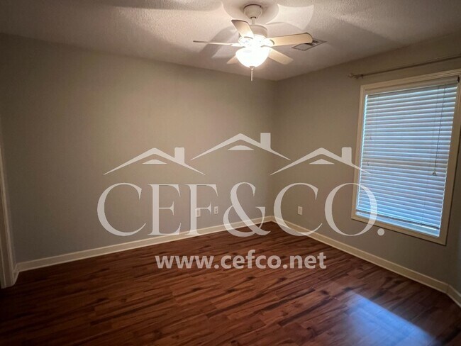 Building Photo - 529 Victoria Manor Dr
