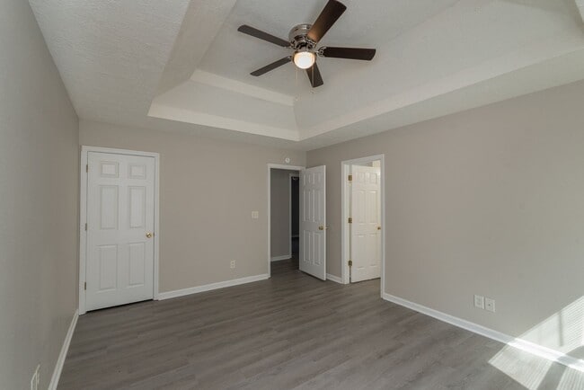 Building Photo - $1,395 - 3 bed/2 bath house for rent, fully renovated!