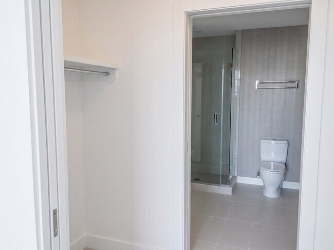 Building Photo - 32 Traveler St