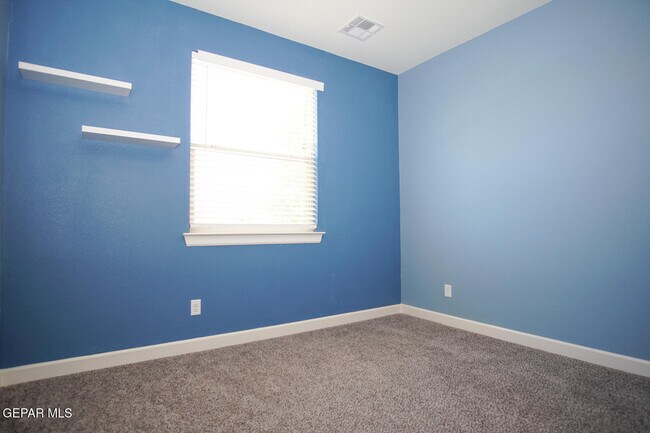 Building Photo - 6016 Hidden Acres Dr