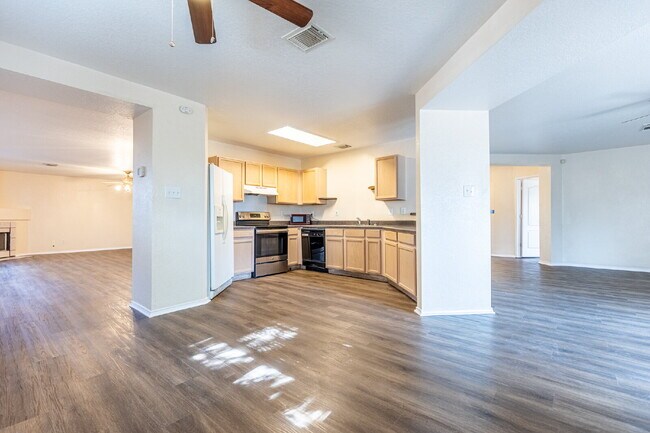 Building Photo - 7910 Lattimer Pond