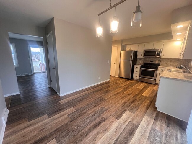 Building Photo - Four Bedroom Duplex in Jenison!