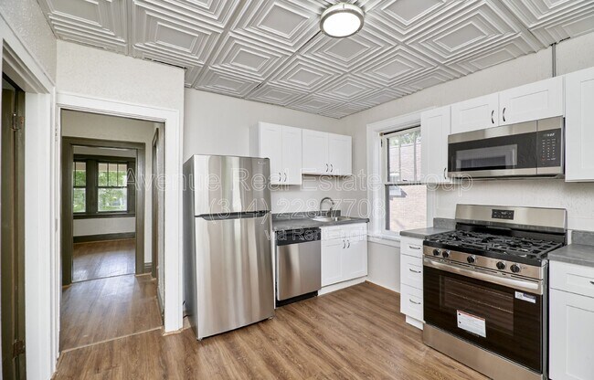 Building Photo - 5021 Ray Ave