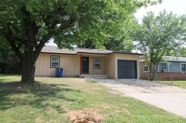 Building Photo - Recently Remodeled 3 Bed 2 Bath!