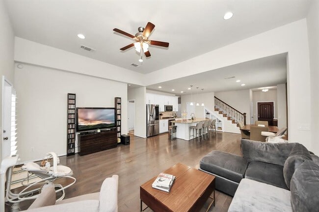 Building Photo - 8919 RoseWood Grove Ln