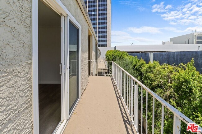 Building Photo - 4610 Densmore Ave