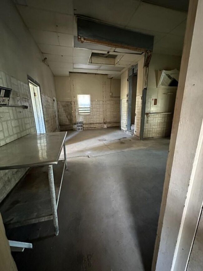 Building Photo - Large Garage in Palmyra/Campbelltown