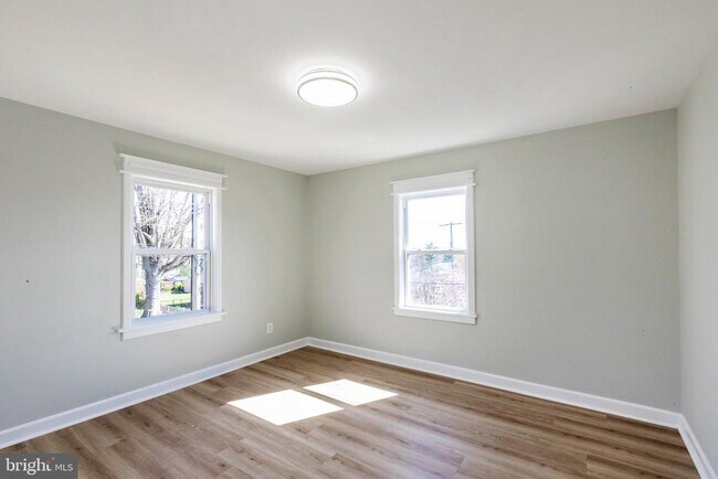 Building Photo - 6918 18th Ave