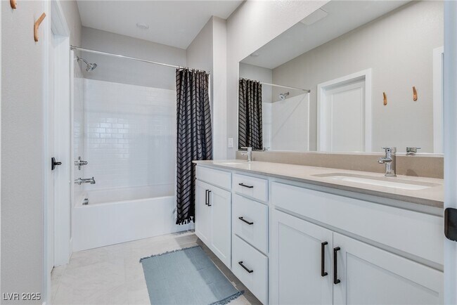 Building Photo - 9812 Kings Glen St