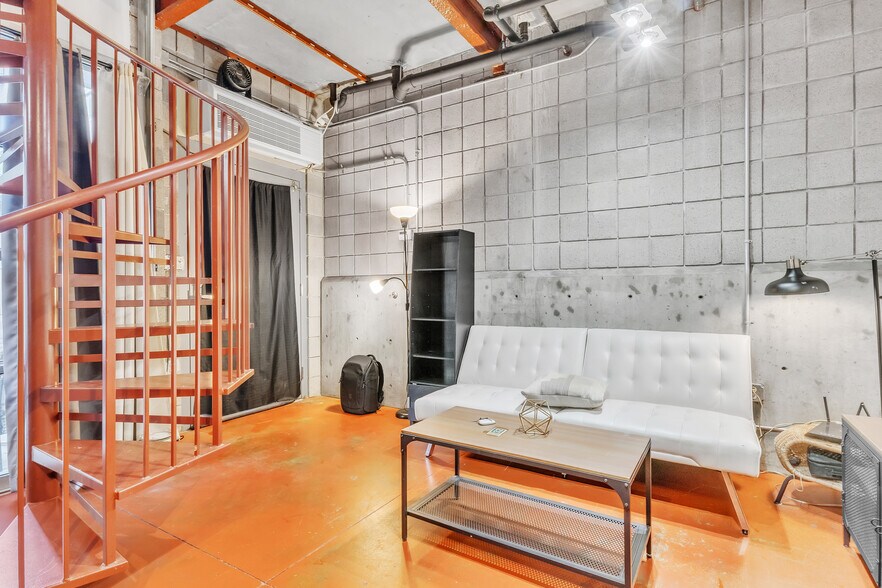 Building Photo - 360 W 300 S