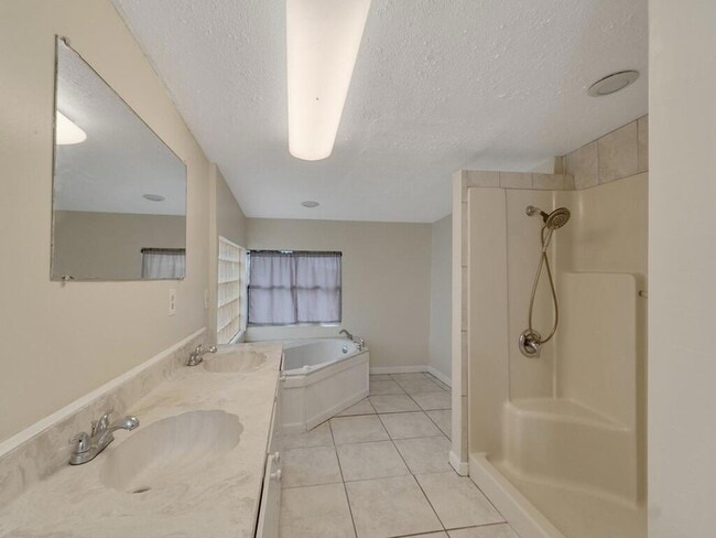 Building Photo - 1166 SE Preston Ln