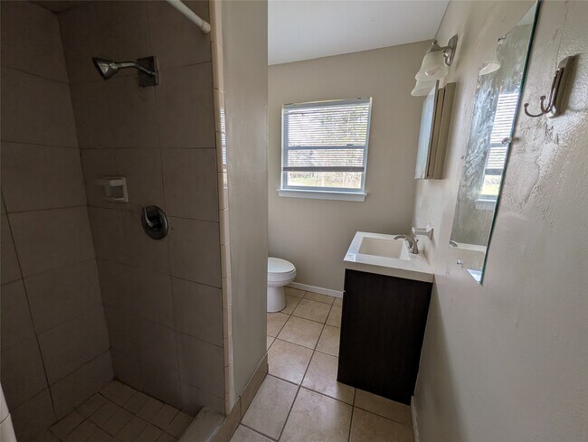 Building Photo - 515 Broad Ripple Dr