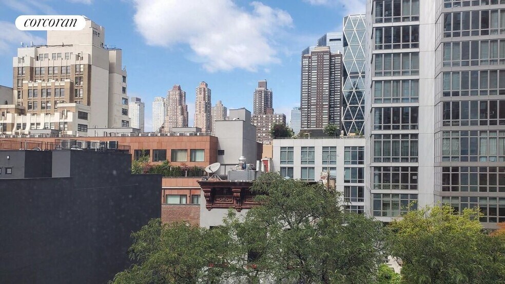 Building Photo - 306 W 51st St