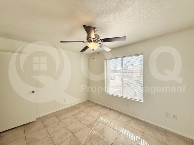 Building Photo - 5417 S Mitchell Dr