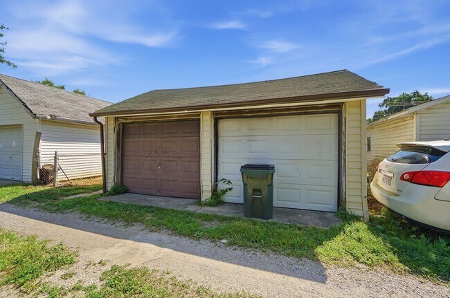 Building Photo - 413 Lockwood Ave