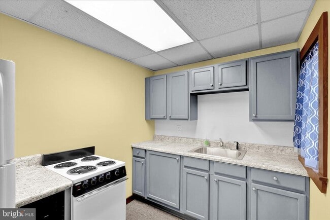 Building Photo - 392 5 Locks Rd