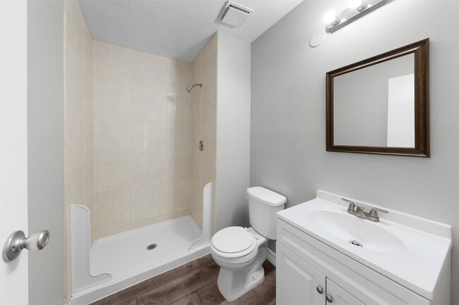 Building Photo - 2523 W Greens Rd