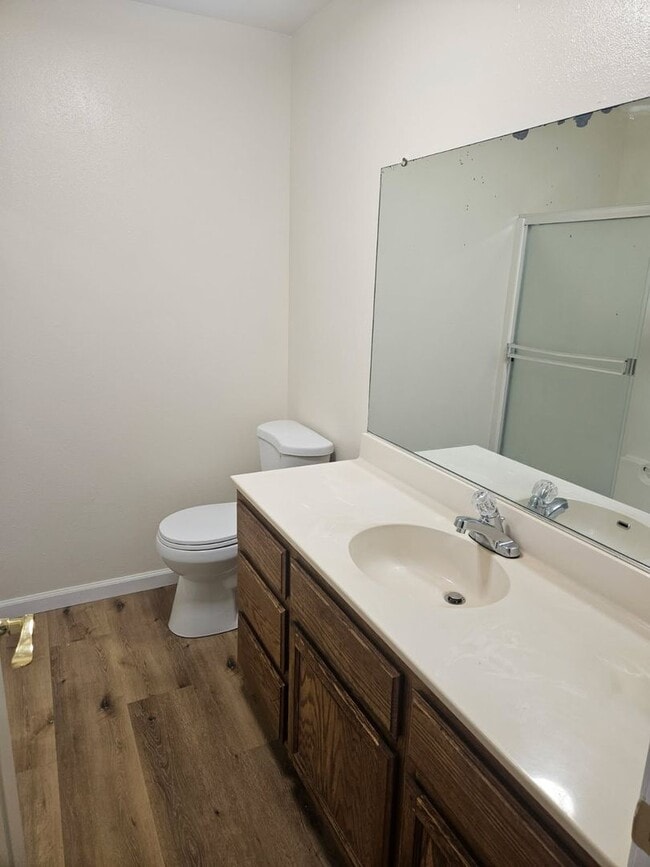 Building Photo - LAkeport Available NOW!
