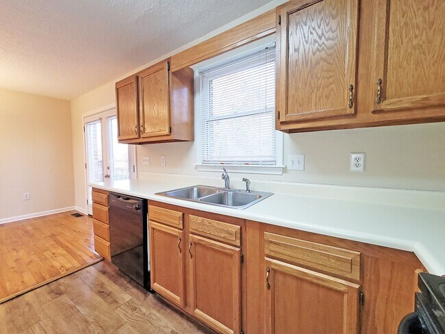 Building Photo - 807B Edgemont Terrace SW