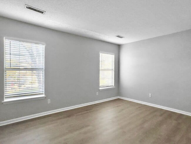 Building Photo - Gorgeous Home in Charleston