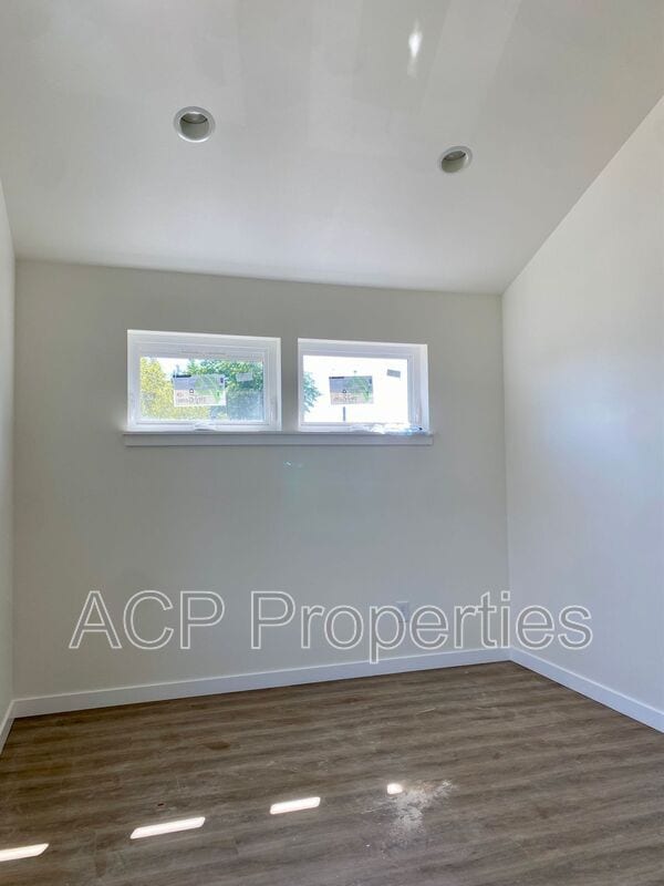 Building Photo - 1318 Bradley Ct