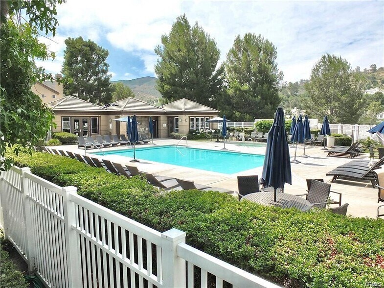 Building Photo - 922 S Country Glen Way