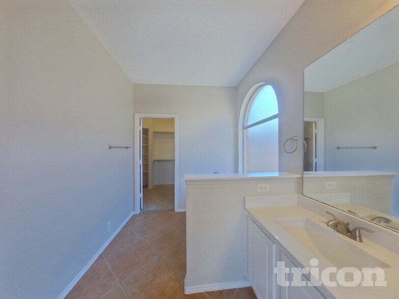 Building Photo - 3276 Raleigh Dr