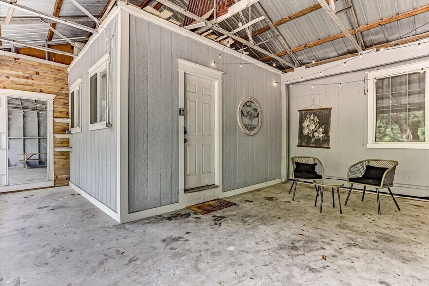 Building Photo - 561 Mendel Ave