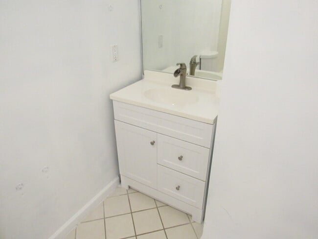 Building Photo - Rivergate area condo with 2 bedrooms, 2 ba...