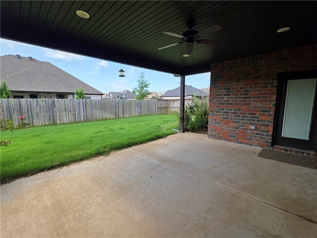 Building Photo - 2905 SW Satinwood Cove