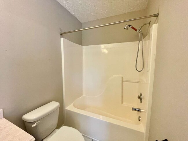 Building Photo - Charming 3-Bed Haven With 2.5 Baths In Fay...