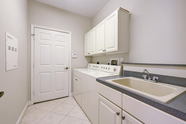 Building Photo - 8908 Champions Way