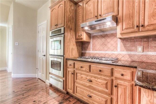 Building Photo - Spacious 3 Bed- 2 Bath in the Exclusive Private Riverwood Addition- SW Fort Worth- 76116
