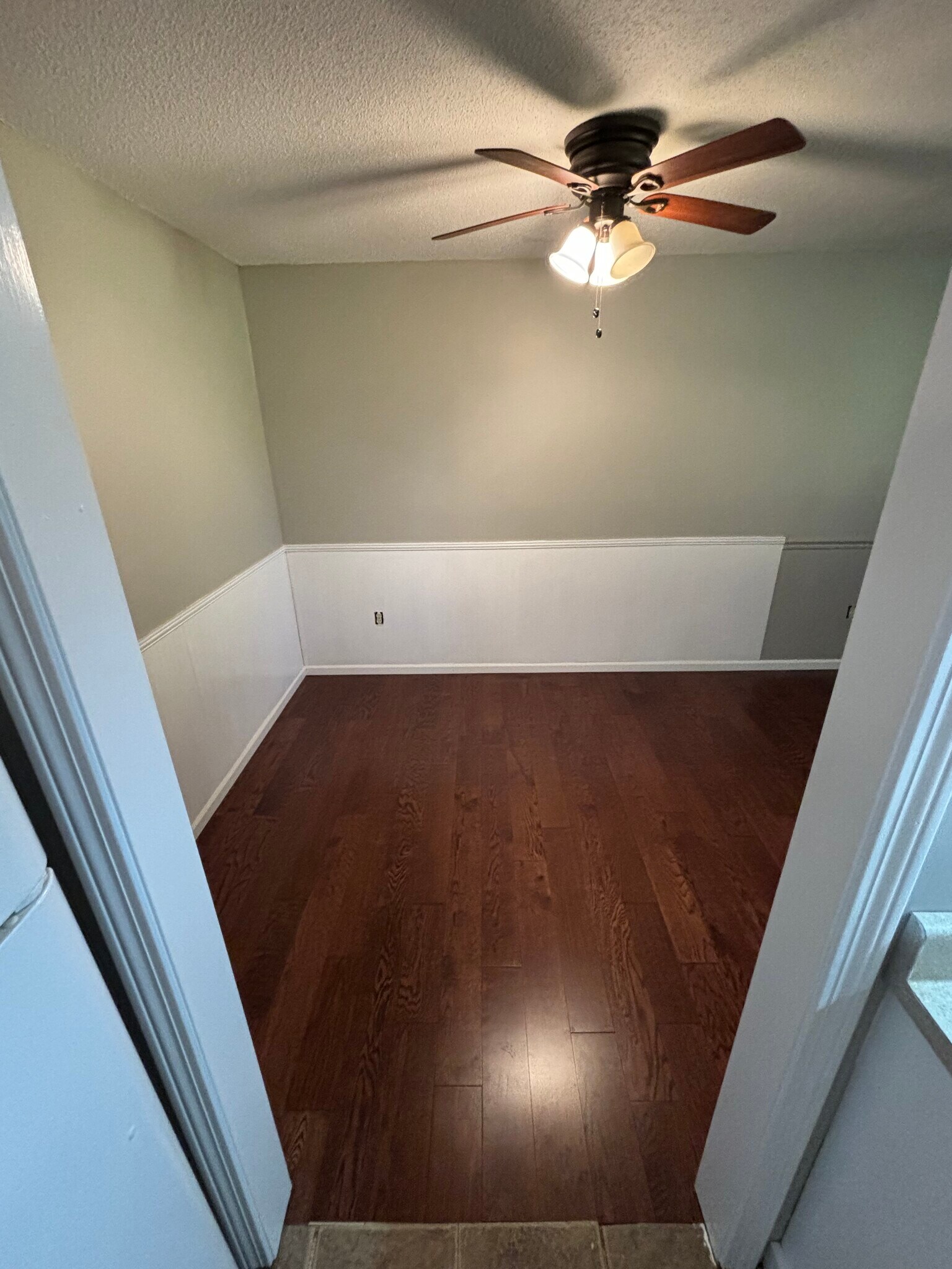 Building Photo - 1134 Hartford Tpke