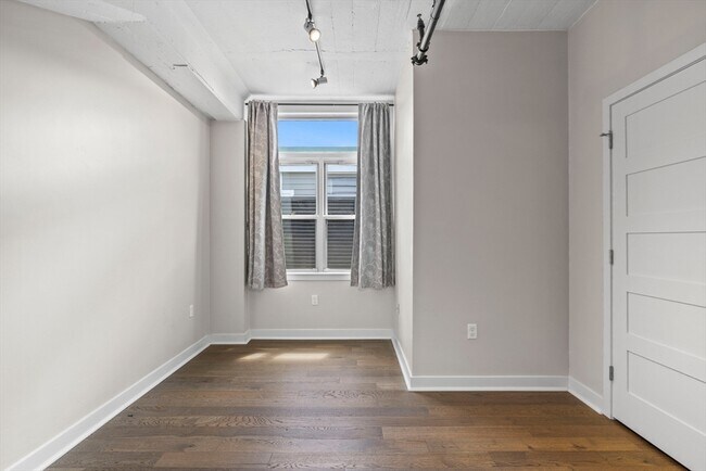 Building Photo - 166 Terrace St