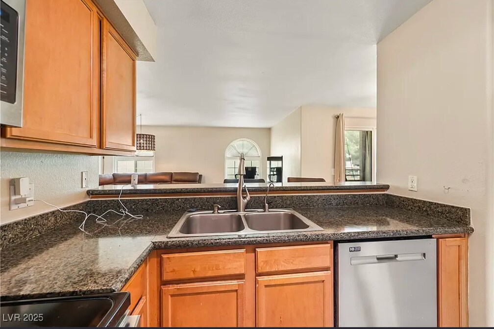Kitchen - 3145 E Flamingo Rd